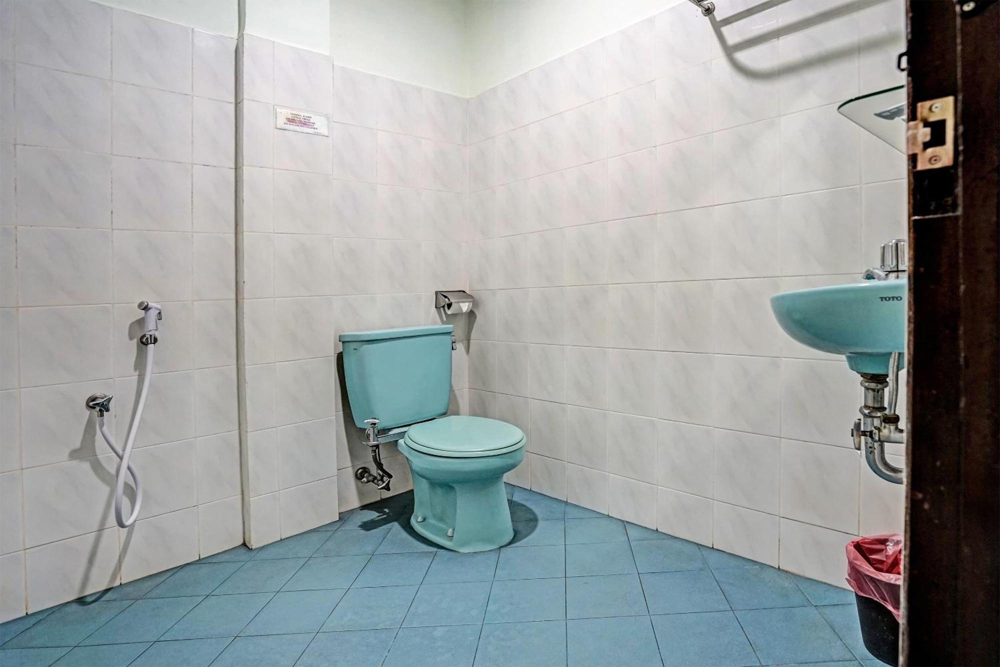 OYO 91805 Hotel Wisma Bari Palembang Bagian luar foto