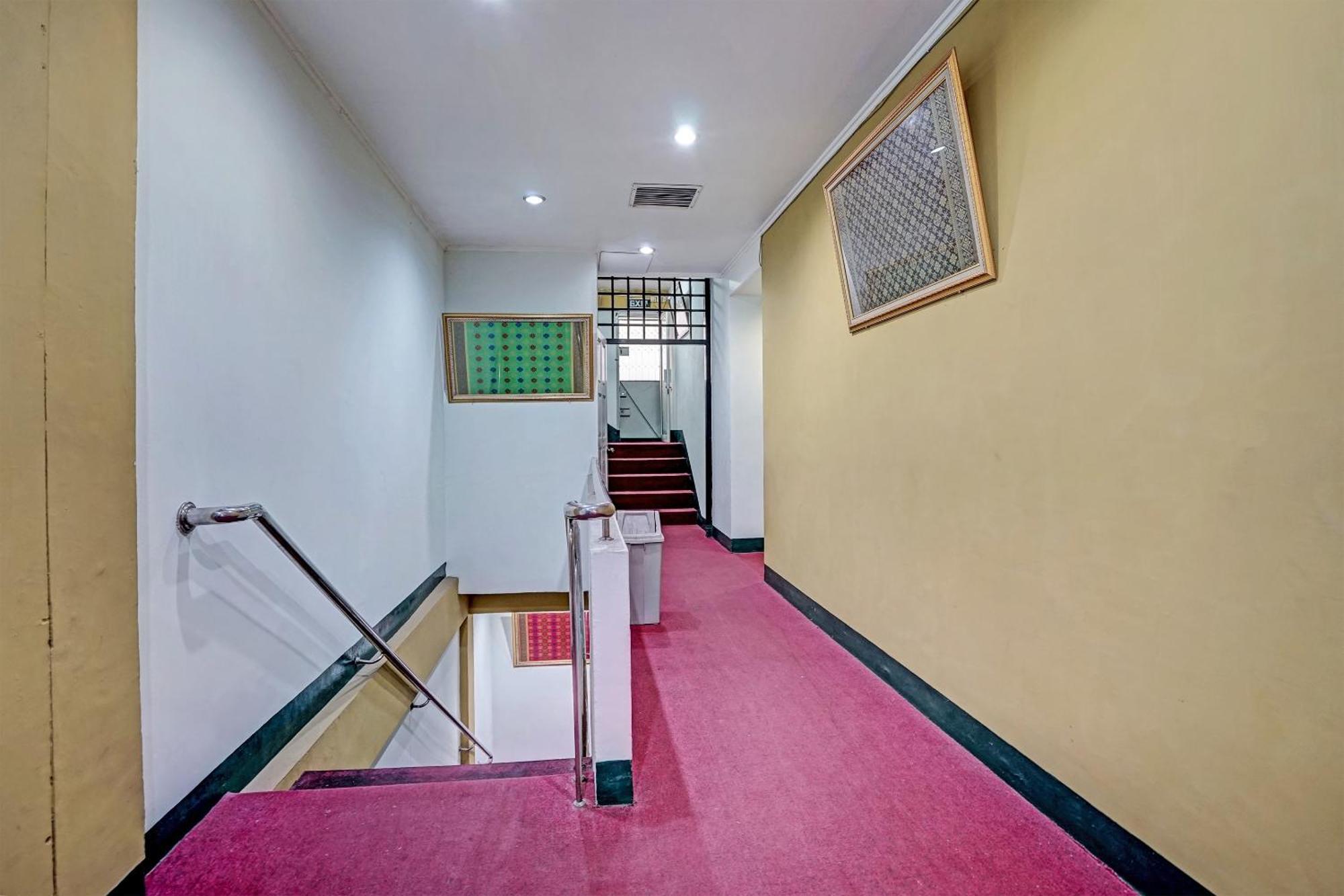 OYO 91805 Hotel Wisma Bari Palembang Bagian luar foto